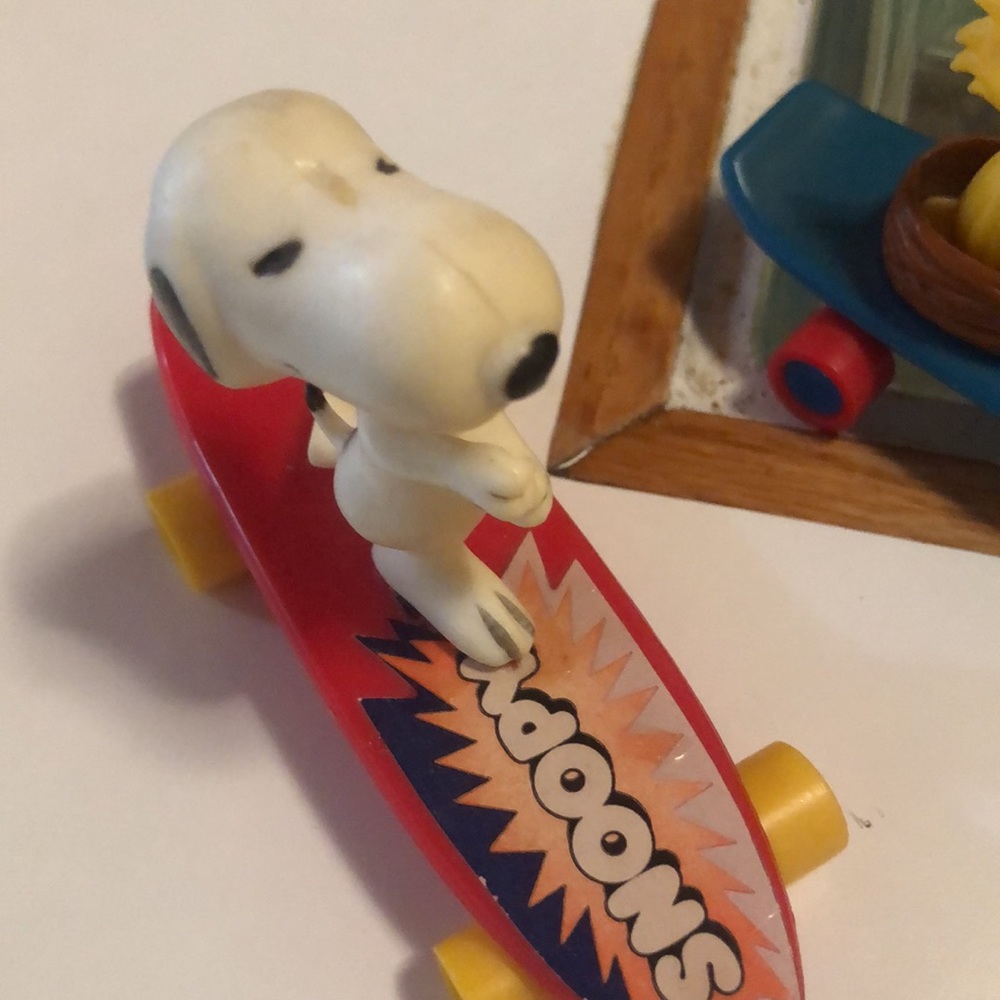 Vintage collectibles, snoopy, and Woodstock on skateboards!! - Picture 4 of 5